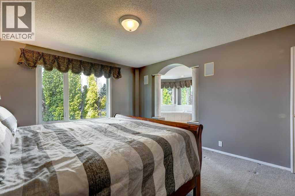 Single Family House for Sale in  Douglasdale Boulevard SE Douglasdale/Glen Calgary 