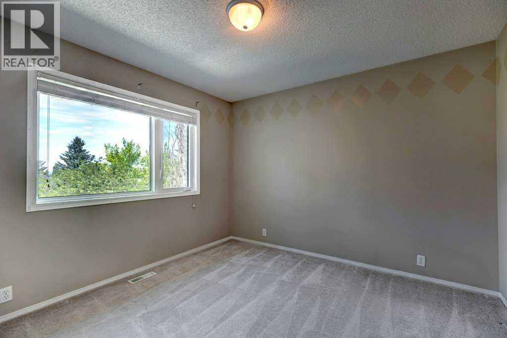 Single Family House for Sale in  Douglasdale Boulevard SE Douglasdale/Glen Calgary 
