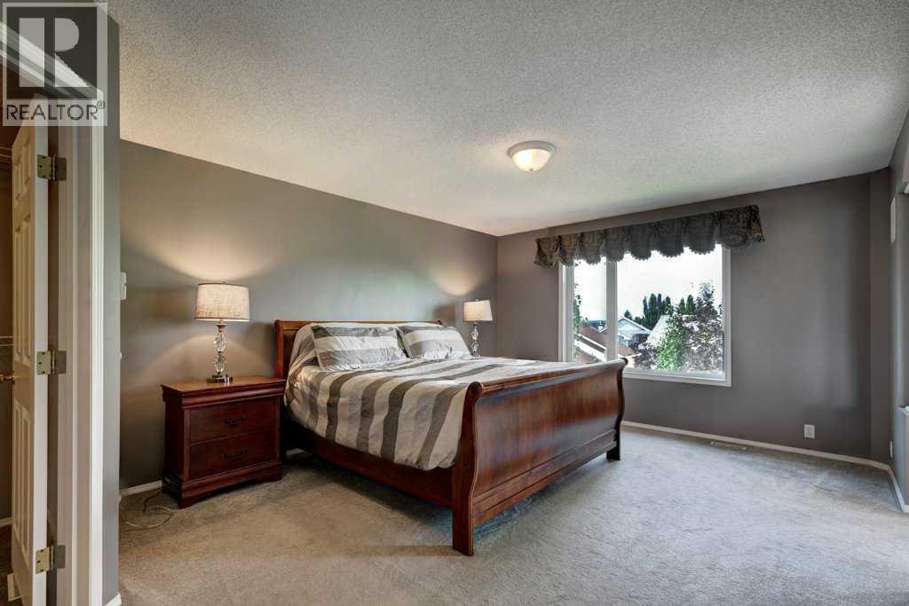 Single Family House for Sale in  Douglasdale Boulevard SE Douglasdale/Glen Calgary 