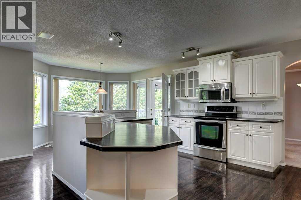 Single Family House for Sale in  Douglasdale Boulevard SE Douglasdale/Glen Calgary 