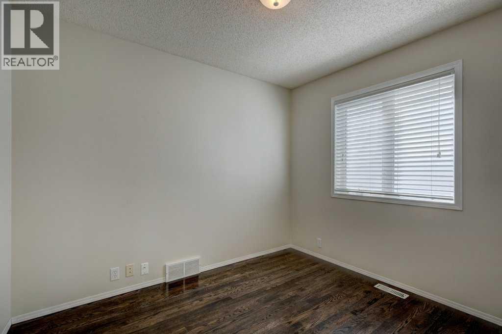 Single Family House for Sale in  Douglasdale Boulevard SE Douglasdale/Glen Calgary 