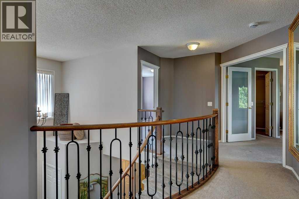 Single Family House for Sale in  Douglasdale Boulevard SE Douglasdale/Glen Calgary 