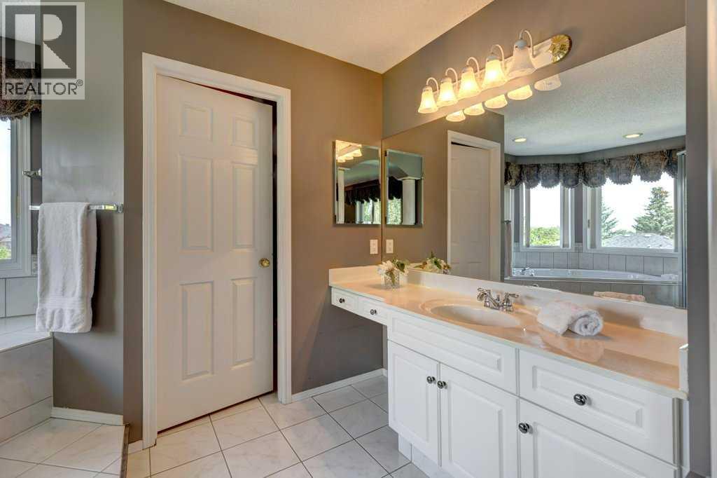 Single Family House for Sale in  Douglasdale Boulevard SE Douglasdale/Glen Calgary 