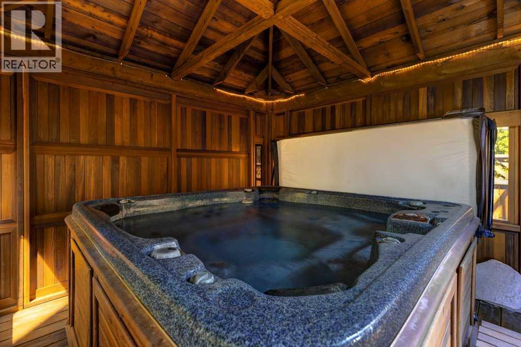 Single Family House for Sale in  Douglasdale Boulevard SE Douglasdale/Glen Calgary 