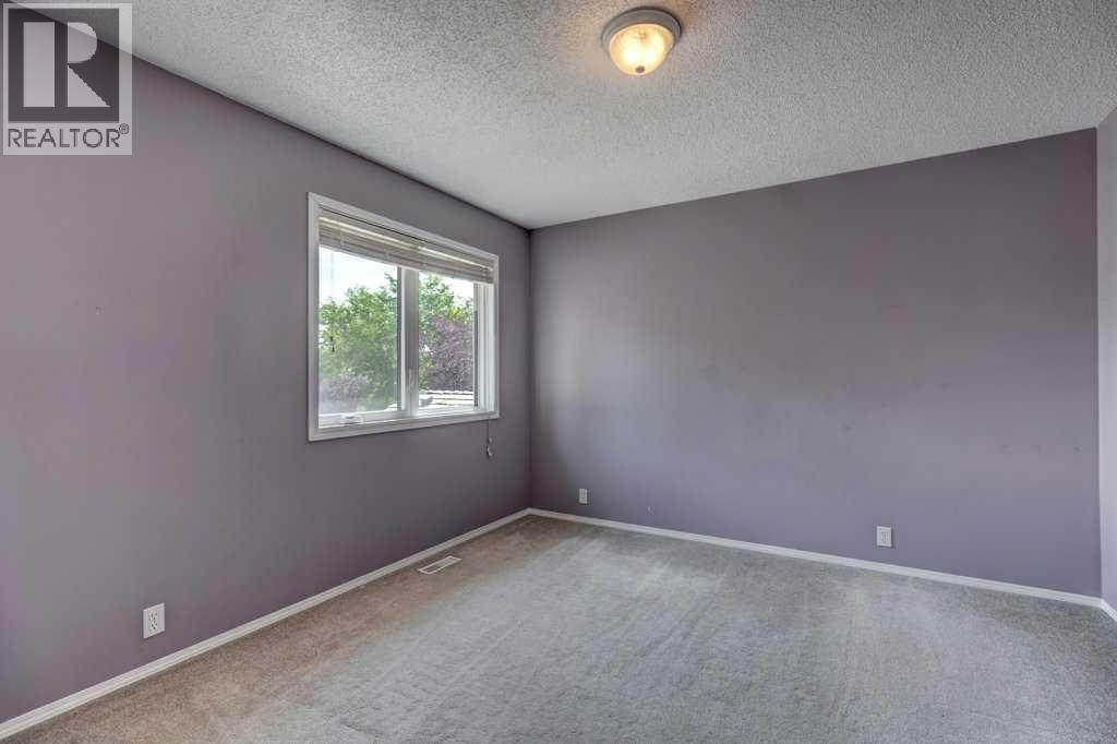 Single Family House for Sale in  Douglasdale Boulevard SE Douglasdale/Glen Calgary 