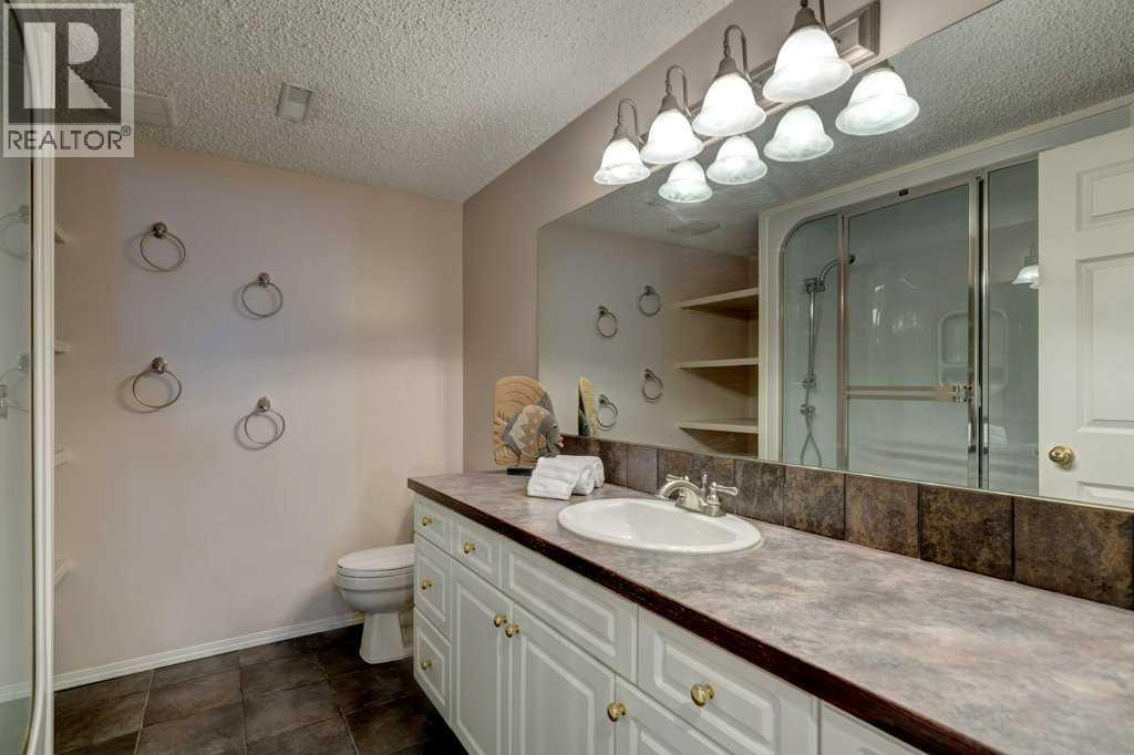Single Family House for Sale in  Douglasdale Boulevard SE Douglasdale/Glen Calgary 