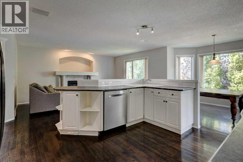 Single Family House for Sale in  Douglasdale Boulevard SE Douglasdale/Glen Calgary 