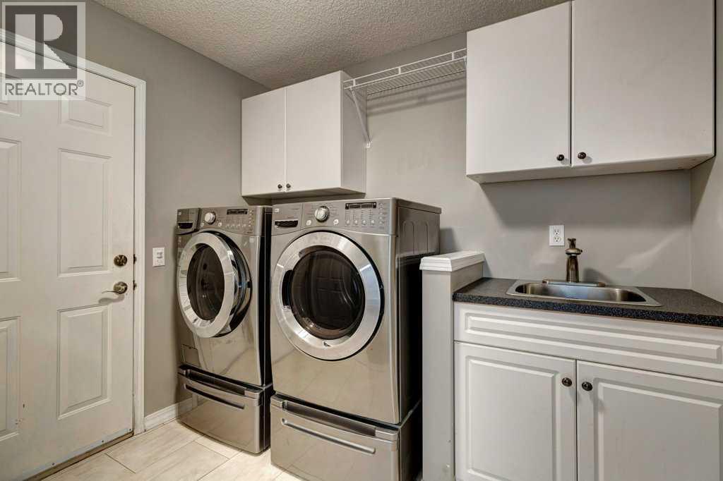 Single Family House for Sale in  Douglasdale Boulevard SE Douglasdale/Glen Calgary 