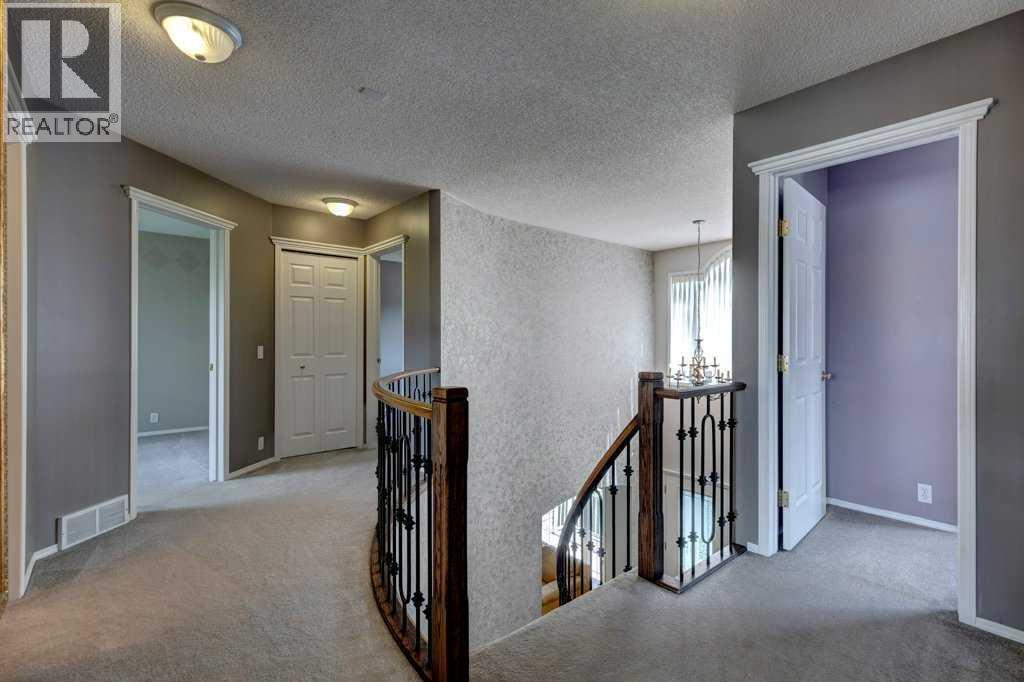Single Family House for Sale in  Douglasdale Boulevard SE Douglasdale/Glen Calgary 