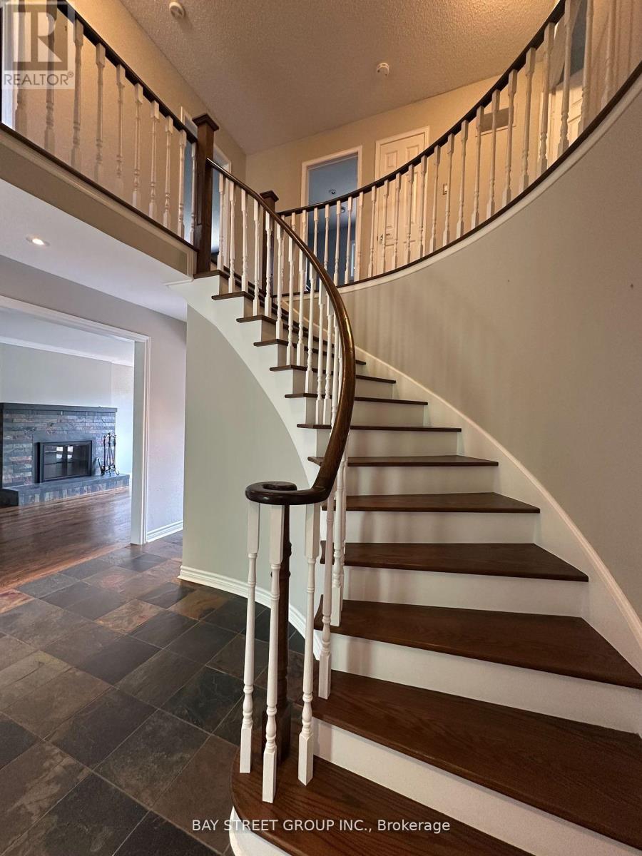 Photo 9 of 9 Chadburn Crescent, Aurora ON