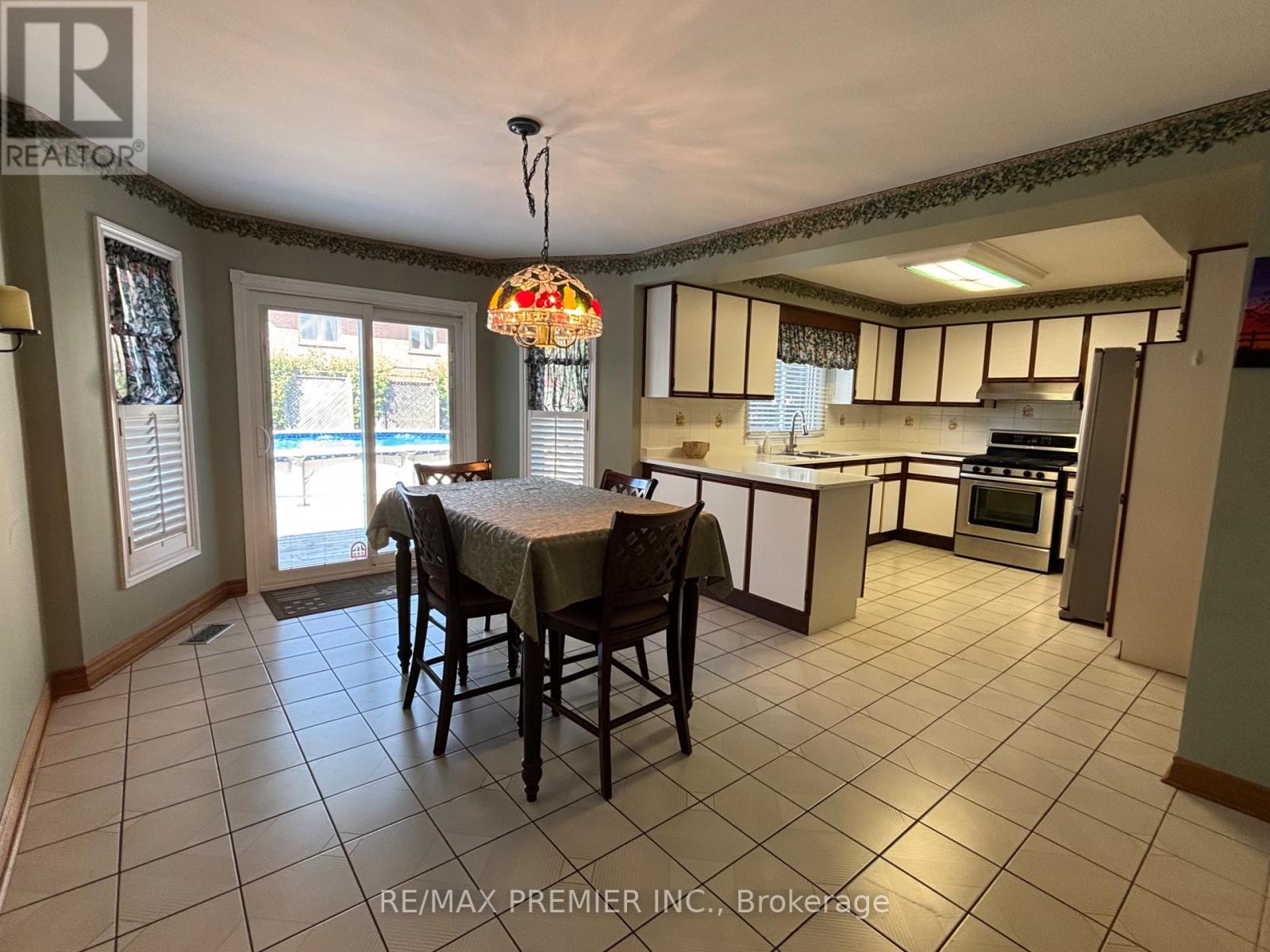 Photo 3 of 160 Fiori Drive, Vaughan ON