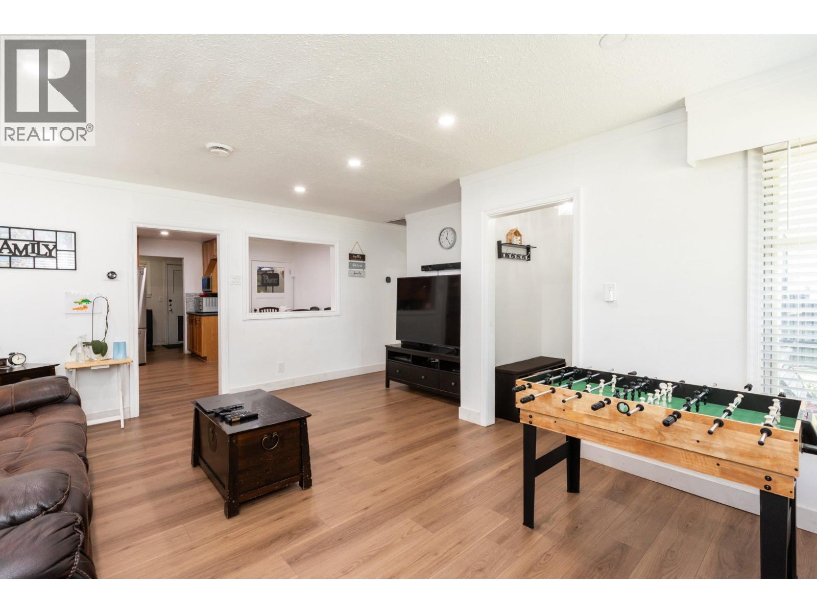 Photo 7 of 20514 Westfield Avenue, Maple Ridge BC