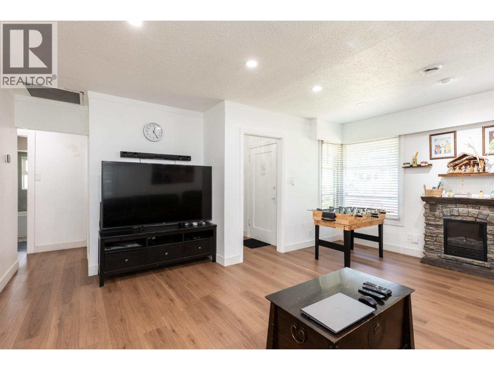Photo 8 of 20514 Westfield Avenue, Maple Ridge BC