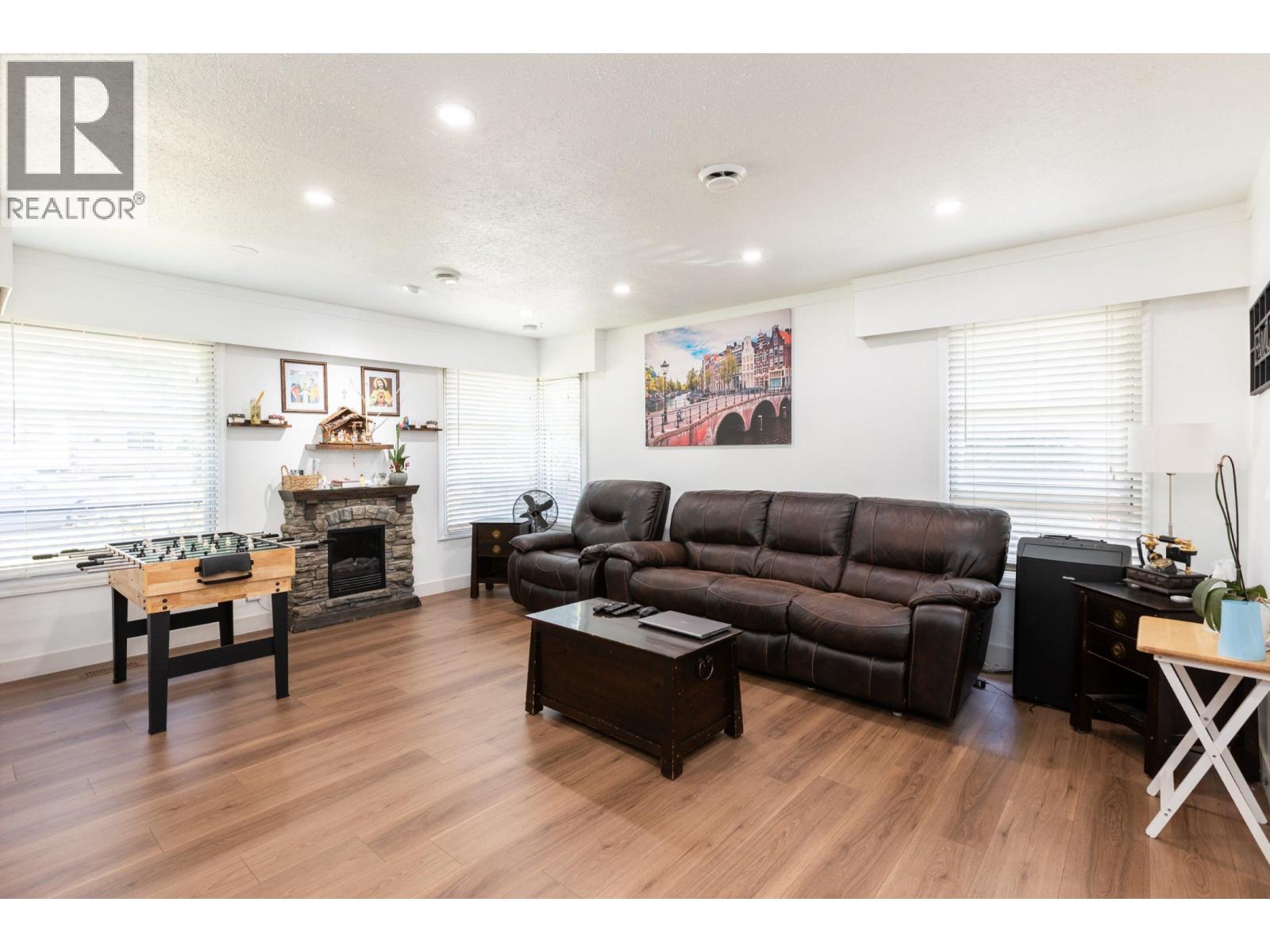 Photo 6 of 20514 Westfield Avenue, Maple Ridge BC