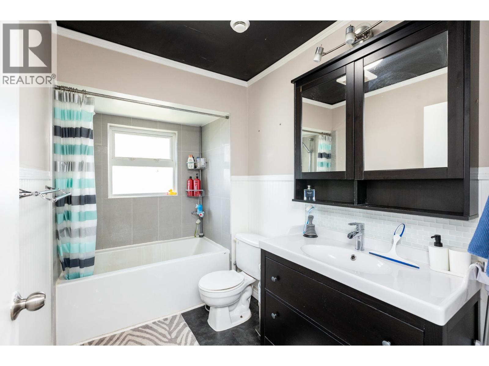 Photo 11 of 20514 Westfield Avenue, Maple Ridge BC