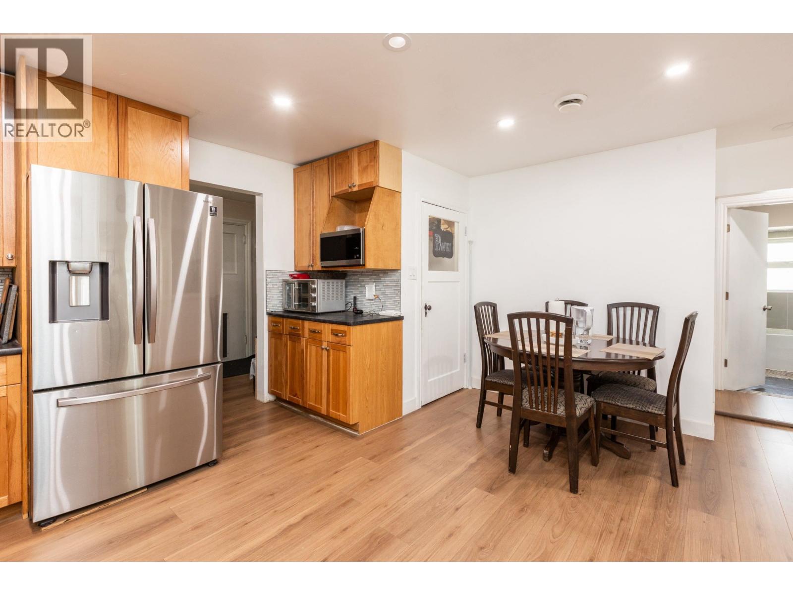 Photo 4 of 20514 Westfield Avenue, Maple Ridge BC