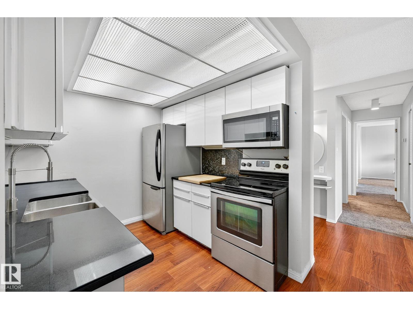 Photo 6 of 305 4404 122 St Nw, Edmonton AB