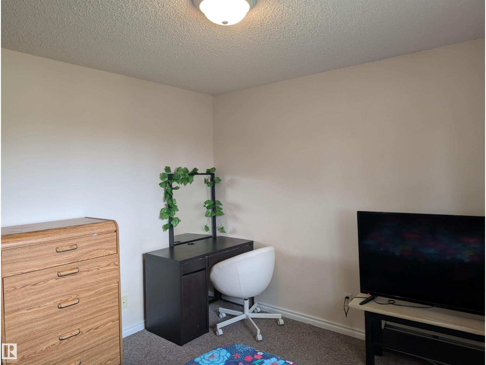 Photo 13 of 110 5065 31 Av Nw Nw, Edmonton AB