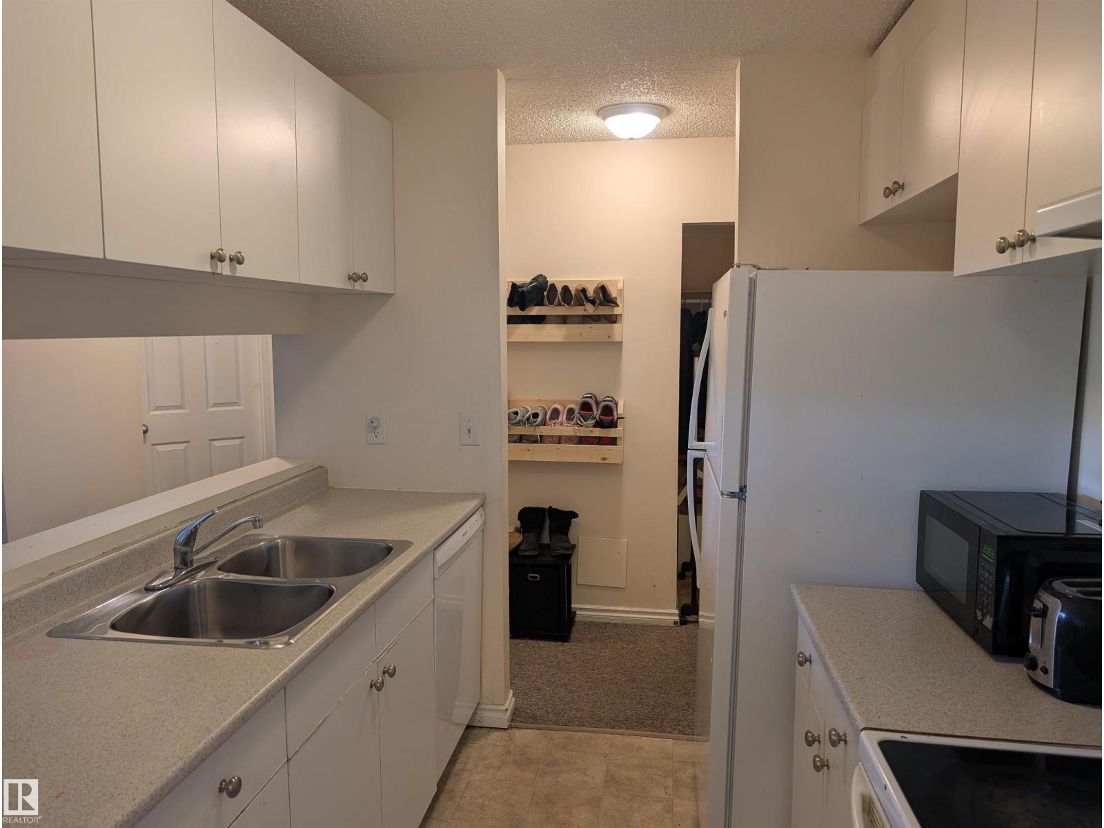 Photo 6 of 110 5065 31 Av Nw Nw, Edmonton AB