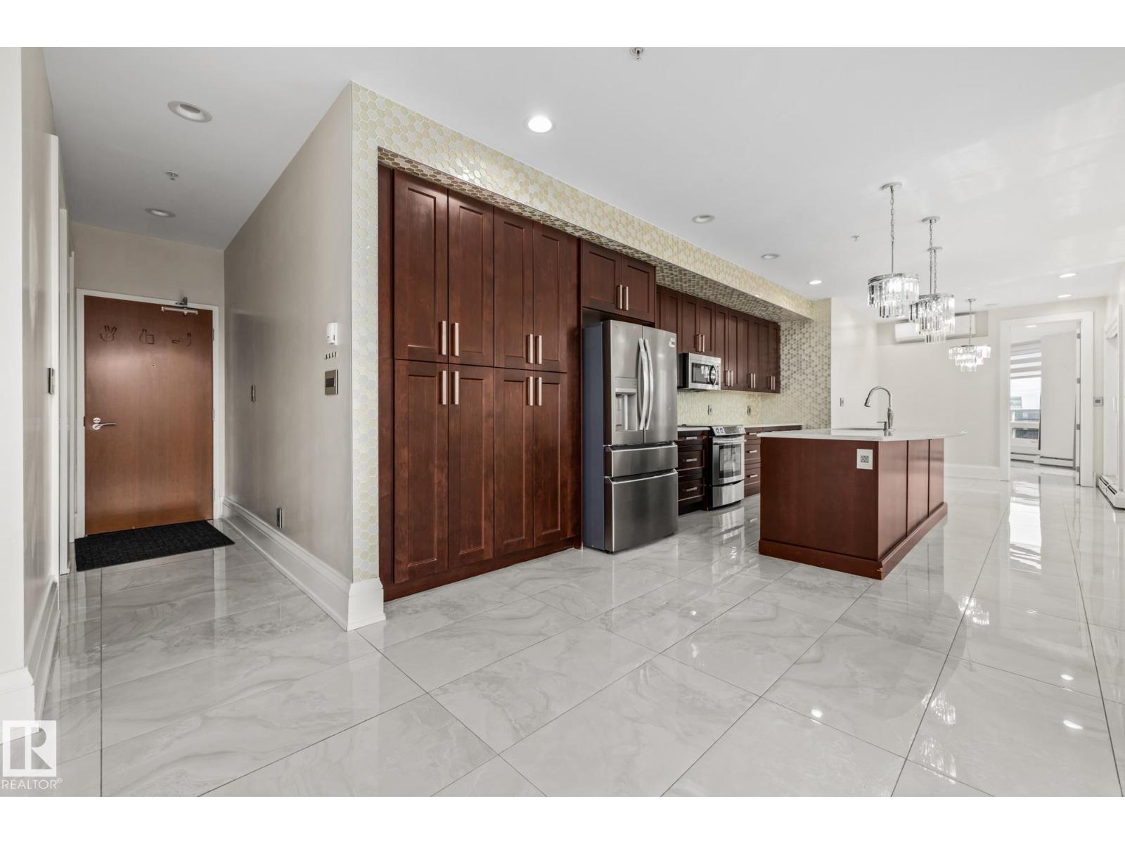 Photo 10 of 3302 10152 104 St Nw Nw, Edmonton AB