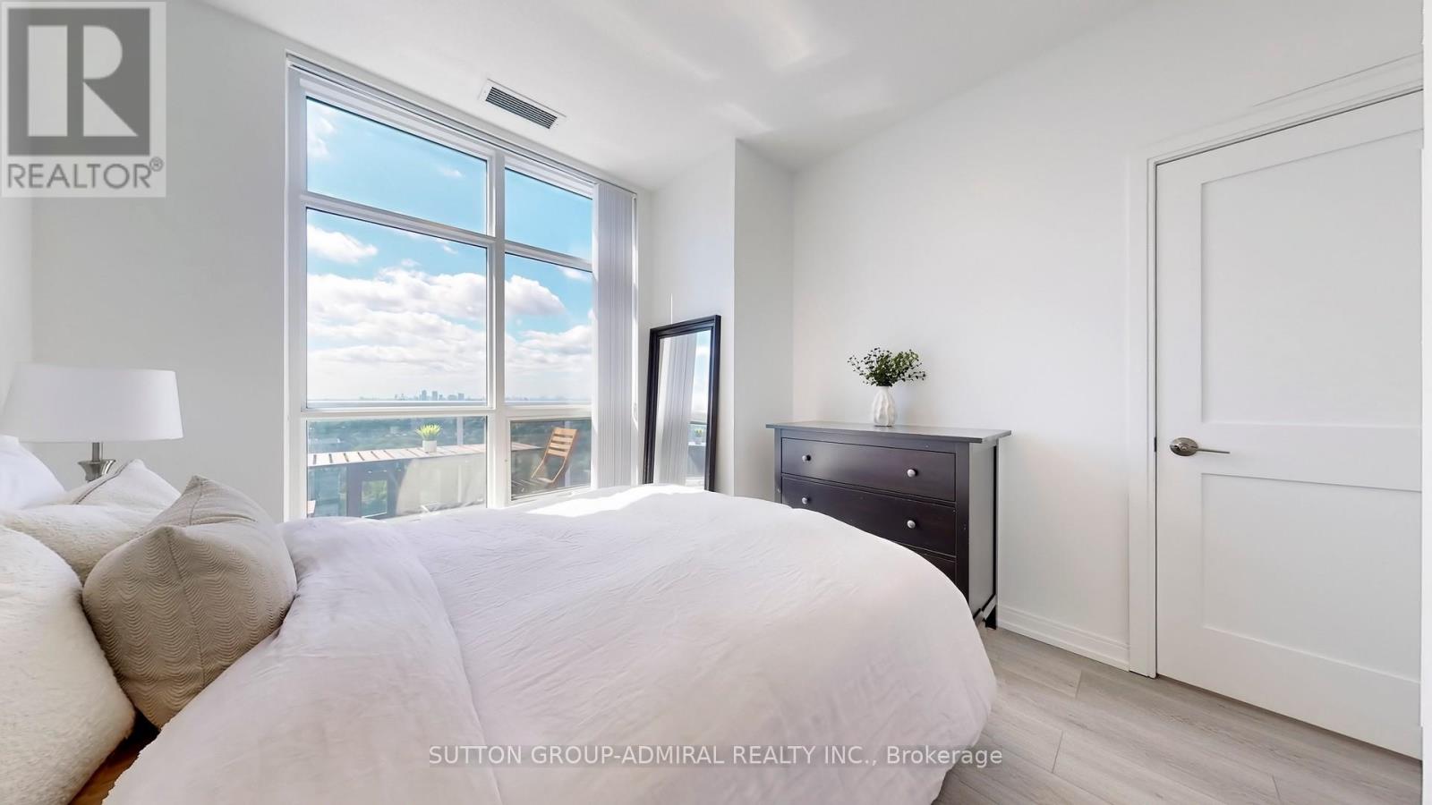 Photo 11 of Ph 15 181 Village Green Square, Toronto ON