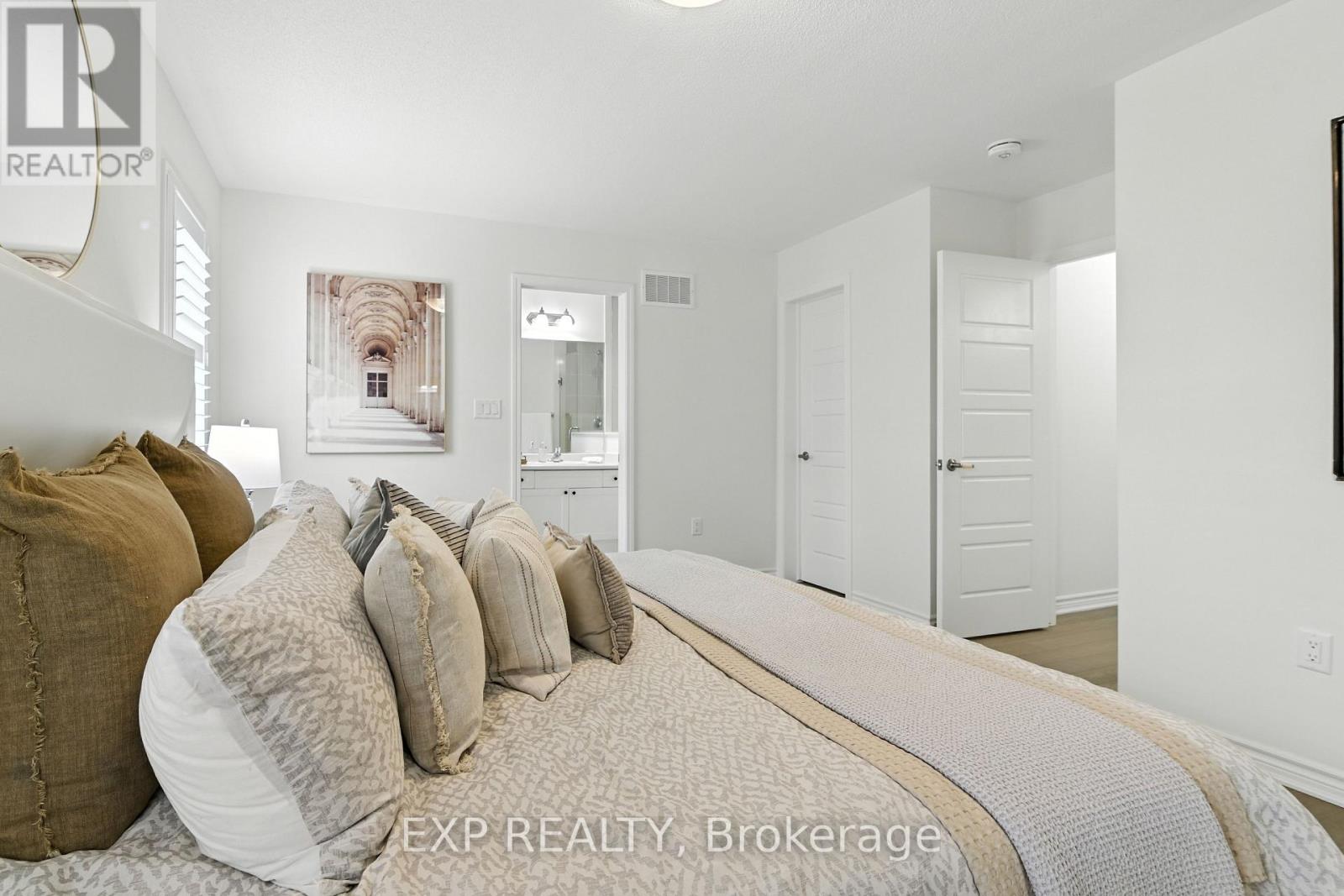 Photo 33 of 3303 Thunderbird Promenade, Pickering ON