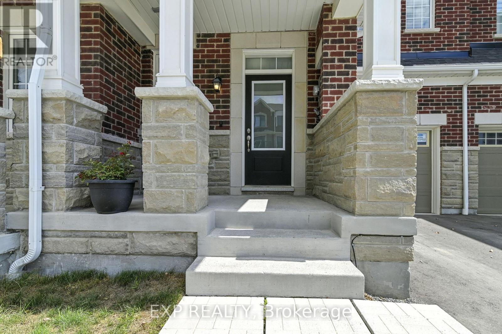 Photo 4 of 3303 Thunderbird Promenade, Pickering ON