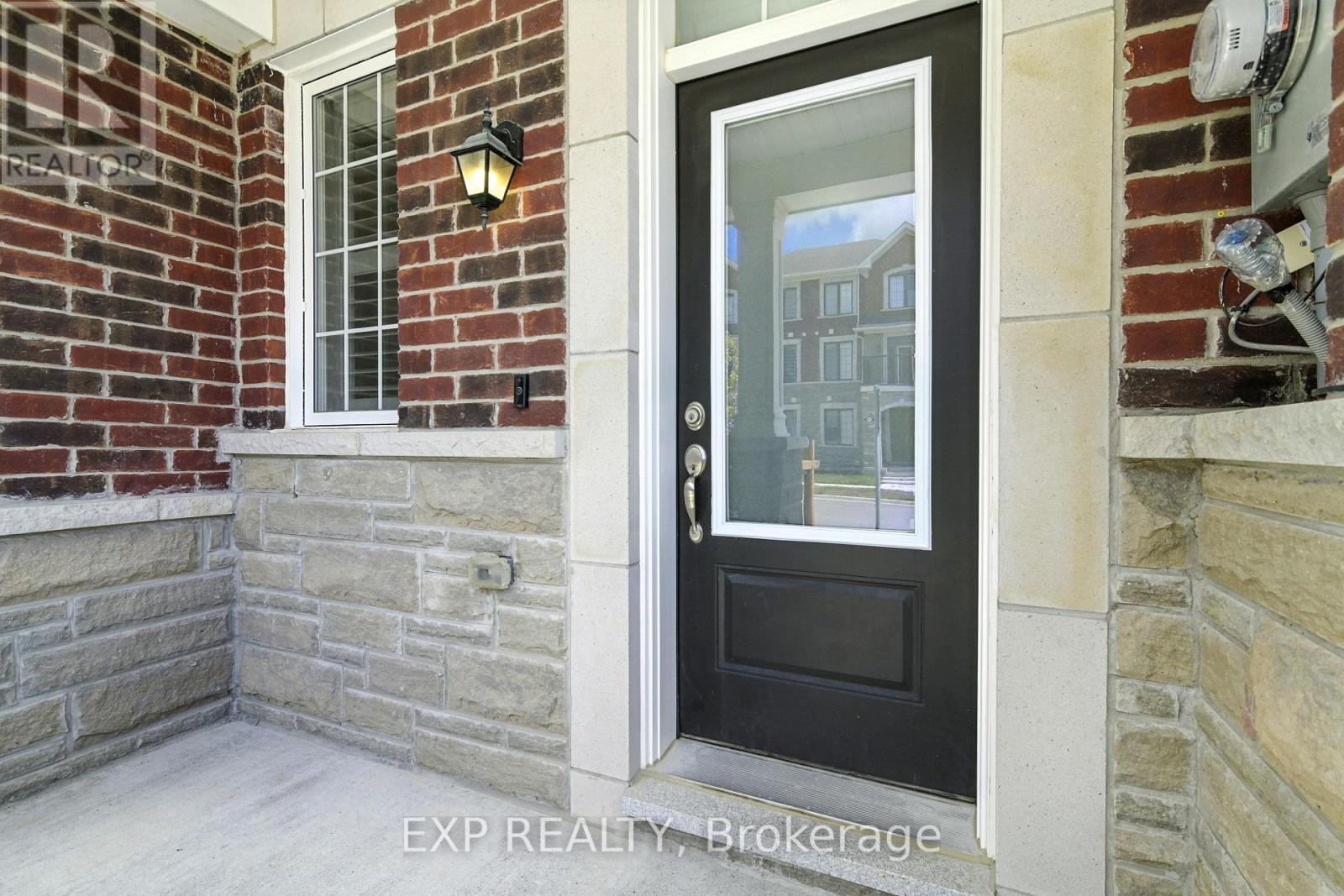 Photo 5 of 3303 Thunderbird Promenade, Pickering ON