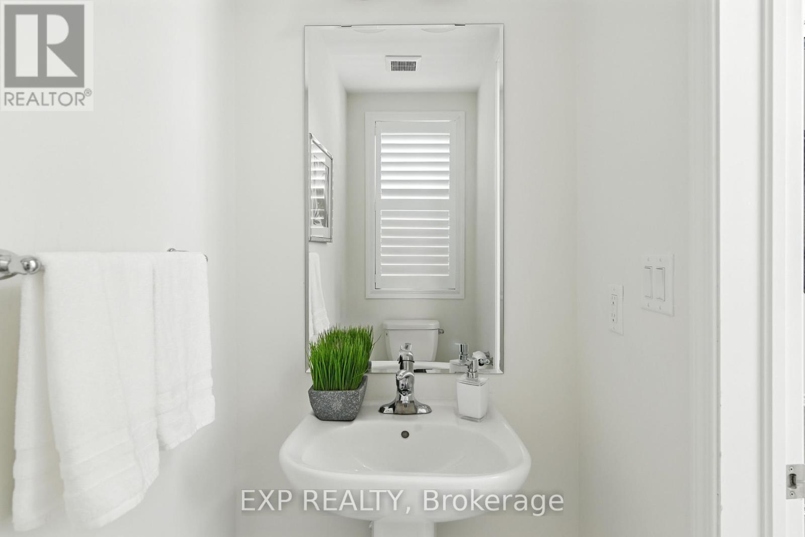 Photo 8 of 3303 Thunderbird Promenade, Pickering ON