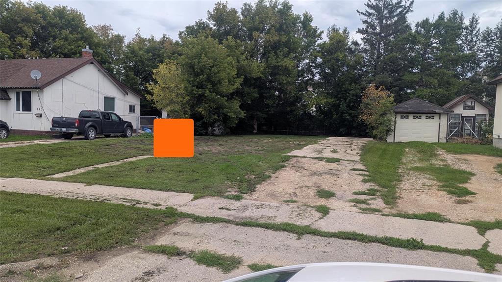 Photo 2 of 441 Mclean Avenue, Selkirk MB