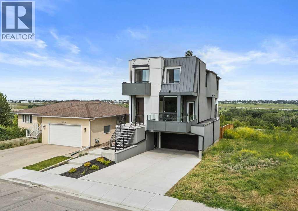 Photo 2 of 2226 8 Street Ne, Calgary AB