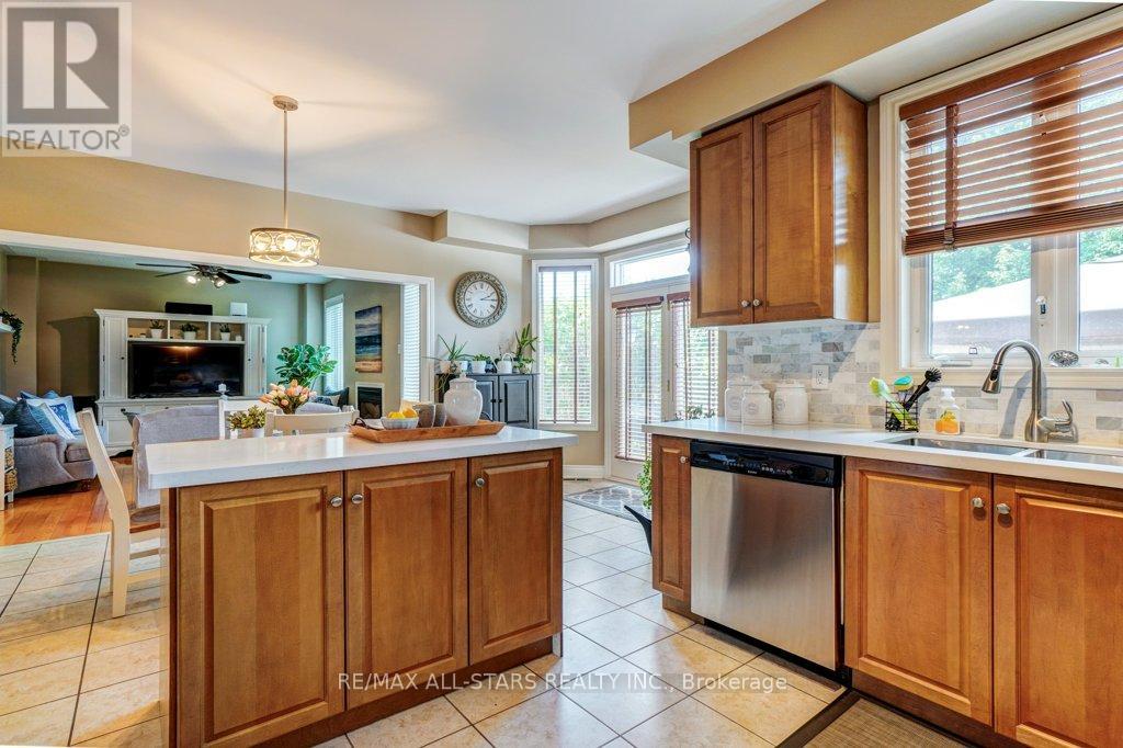 Photo 11 of 67 Rosena Lane, Uxbridge ON