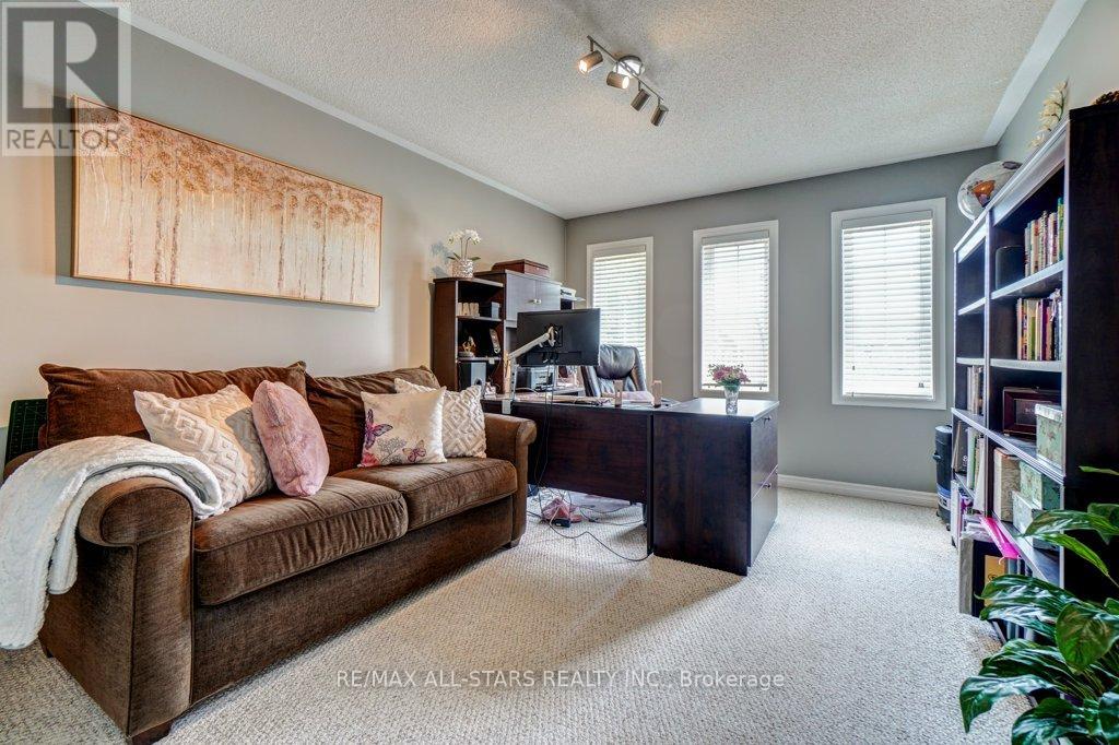 Photo 32 of 67 Rosena Lane, Uxbridge ON