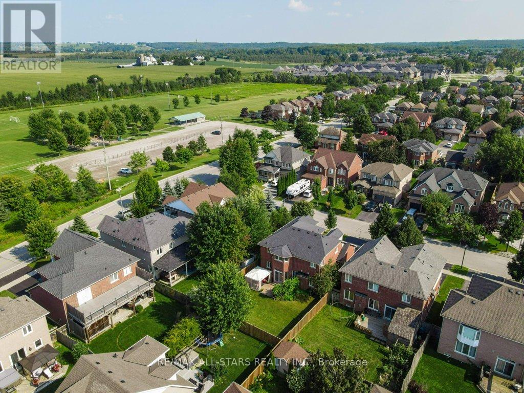 Photo 45 of 67 Rosena Lane, Uxbridge ON
