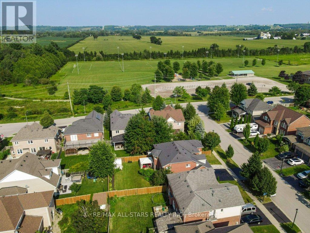 Photo 46 of 67 Rosena Lane, Uxbridge ON