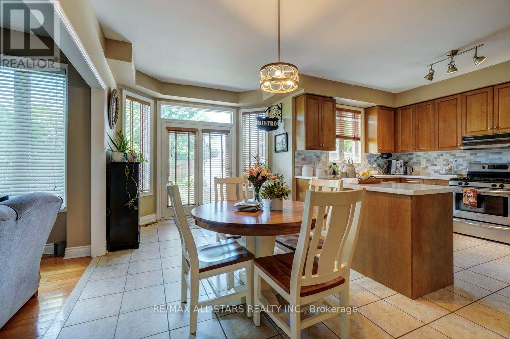 Photo 8 of 67 Rosena Lane, Uxbridge ON