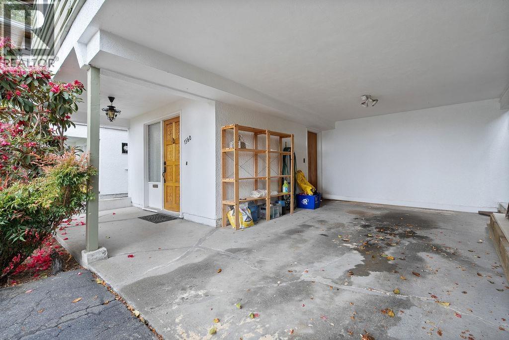 1560 BURRILL AVENUE, North Vancouver