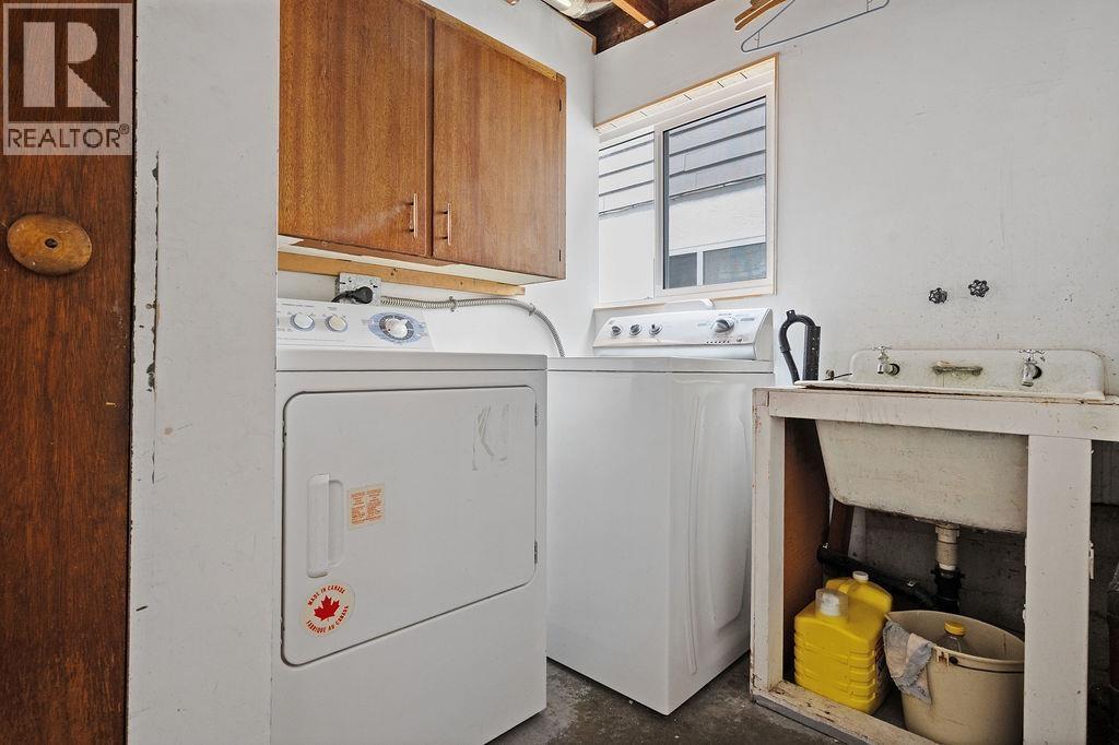 1560 BURRILL AVENUE, North Vancouver
