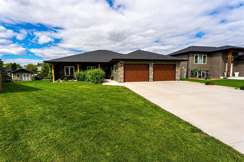 Photo 1 of 16 Mullberry Bay, Mitchell MB