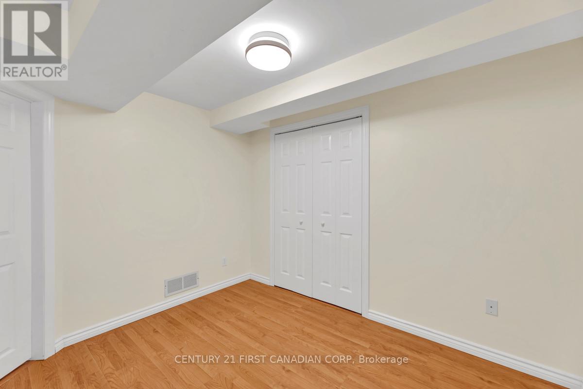 Photo 15 of 115 Josselyn Drive, London South ON