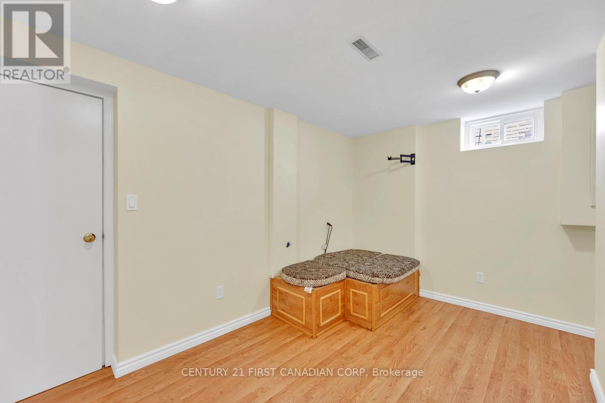 Photo 17 of 115 Josselyn Drive, London South ON