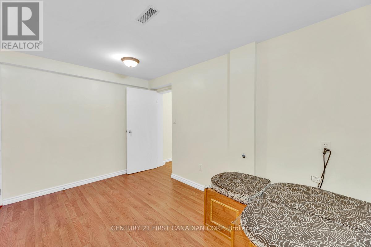Photo 18 of 115 Josselyn Drive, London South ON