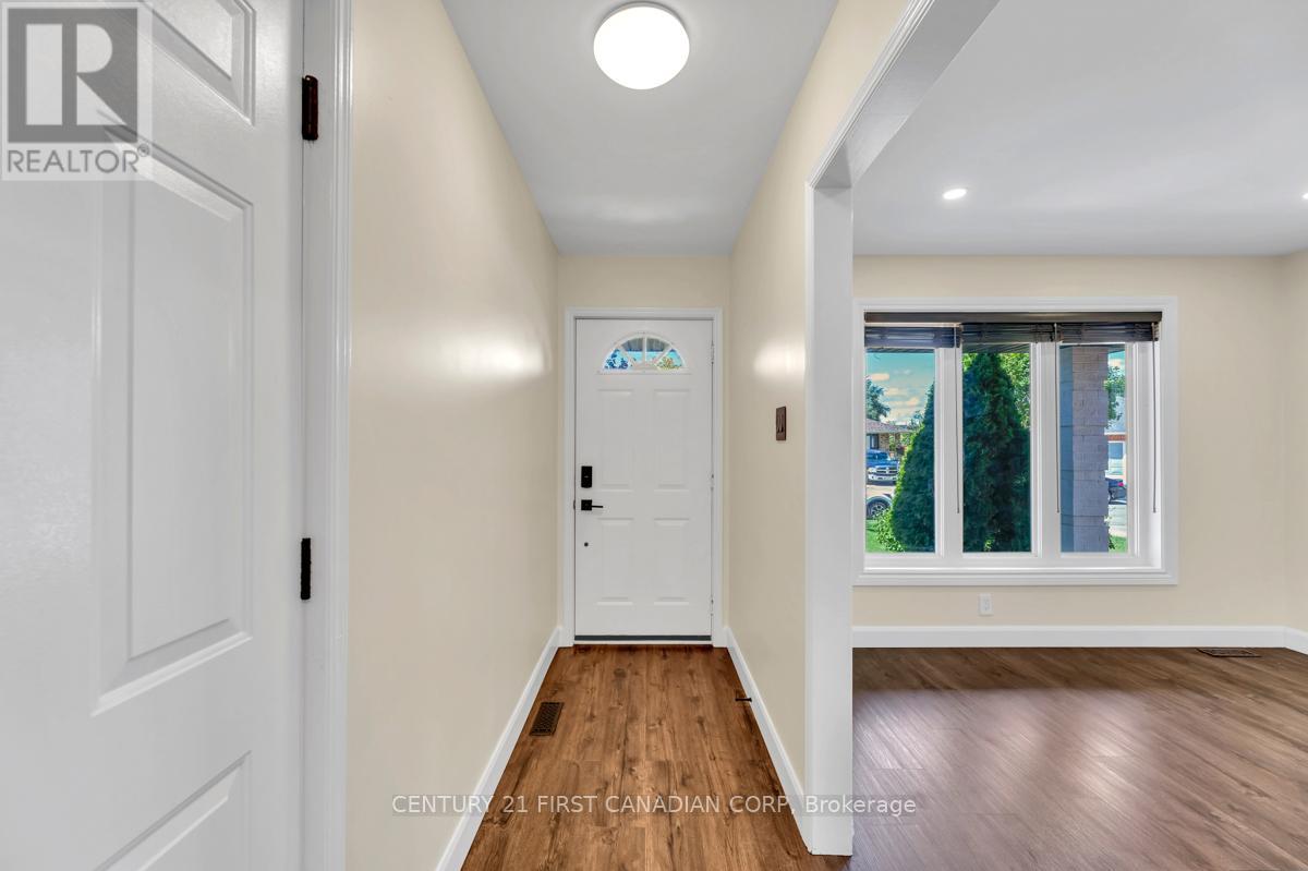Photo 19 of 115 Josselyn Drive, London South ON