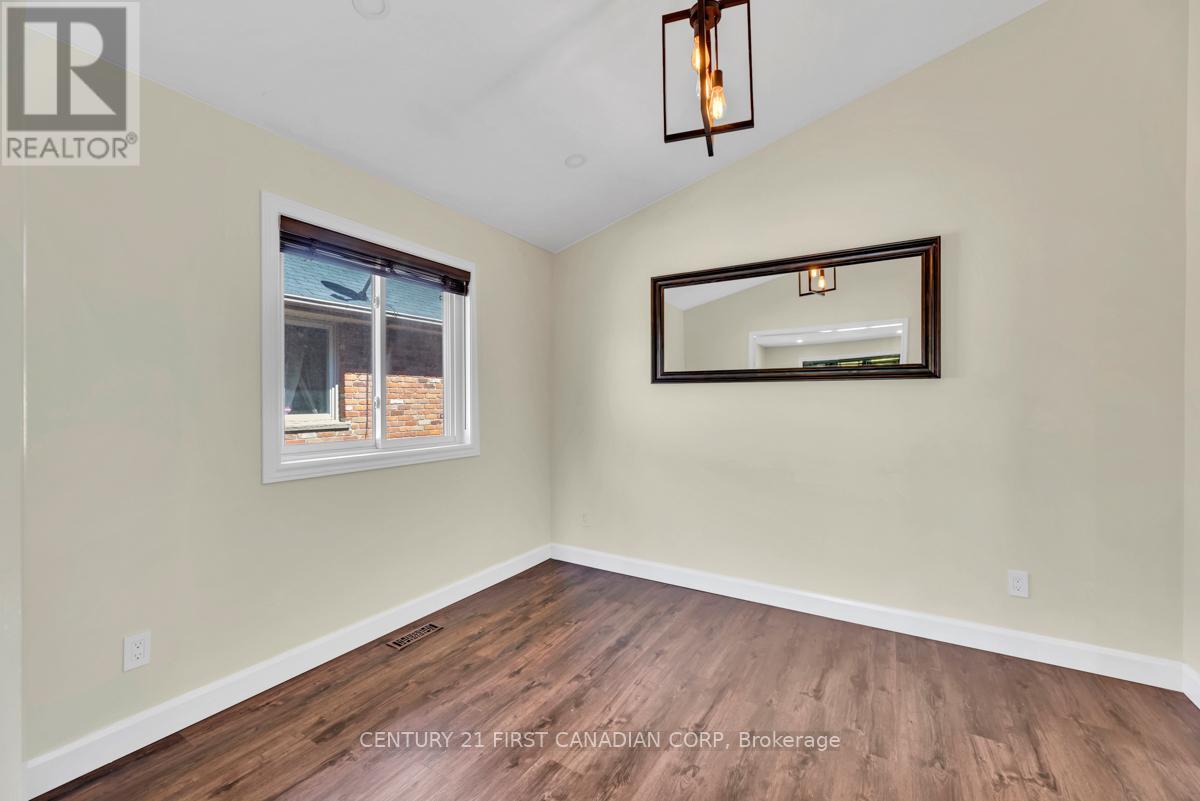 Photo 22 of 115 Josselyn Drive, London South ON