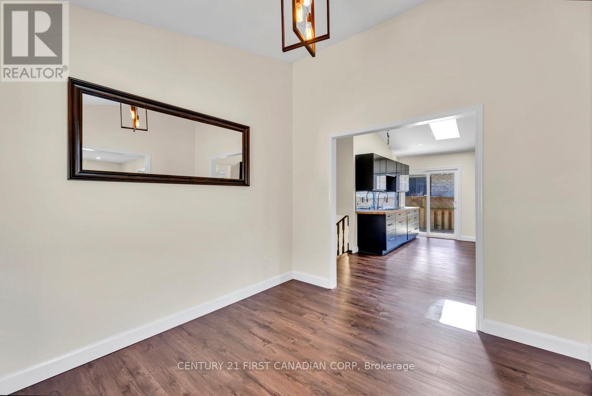 Photo 24 of 115 Josselyn Drive, London South ON