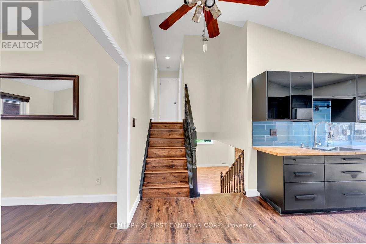 Photo 30 of 115 Josselyn Drive, London South ON