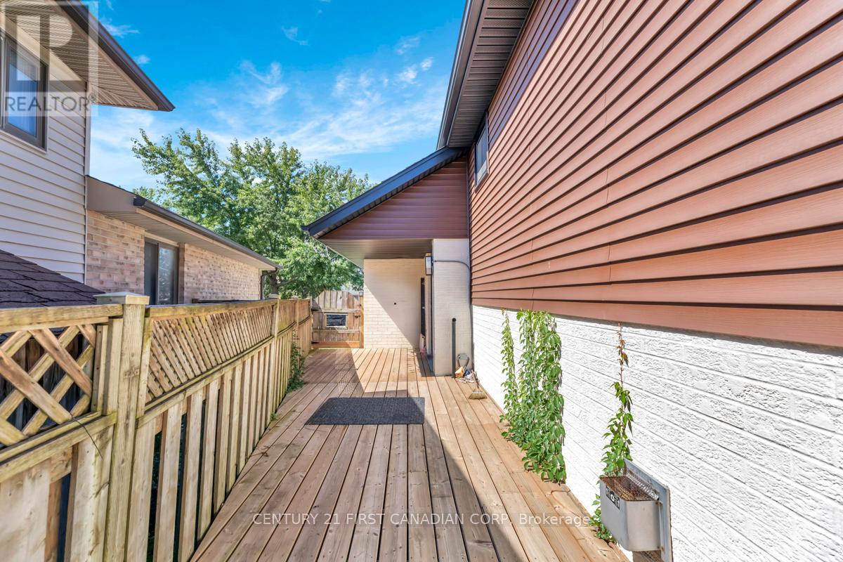 Photo 31 of 115 Josselyn Drive, London South ON