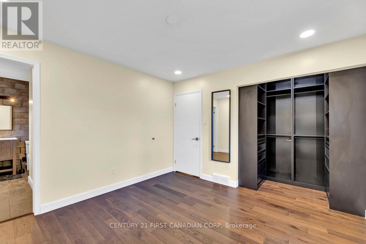 Photo 36 of 115 Josselyn Drive, London South ON