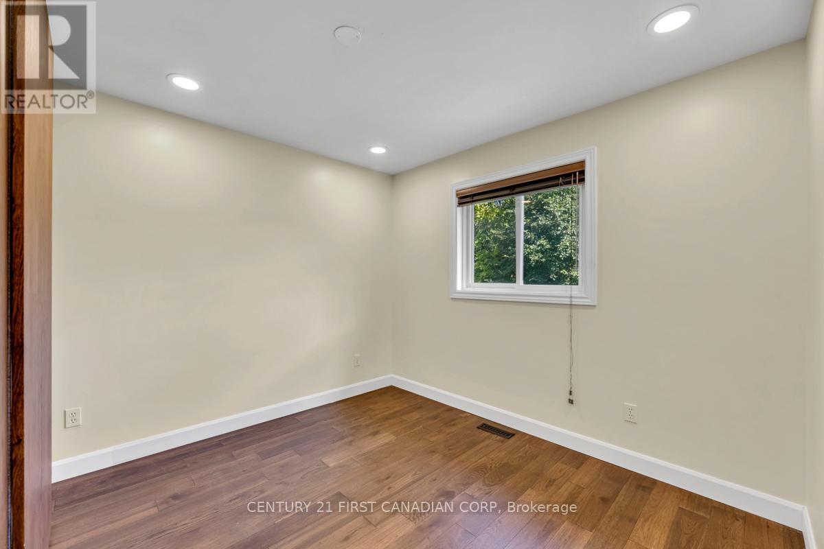Photo 38 of 115 Josselyn Drive, London South ON