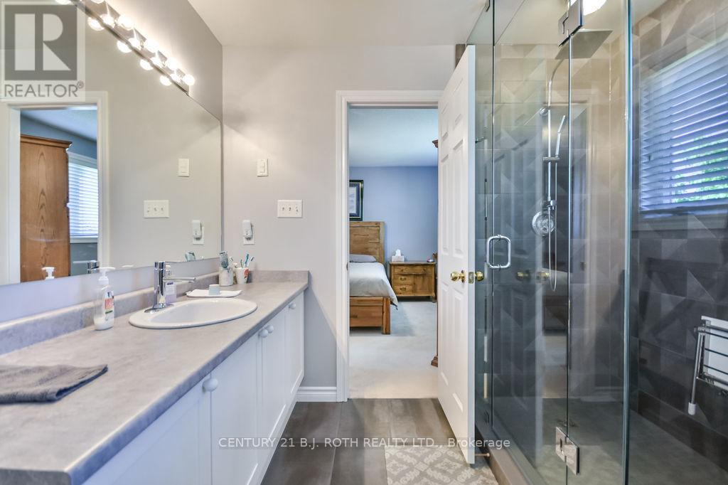 Photo 17 of 5 Stuart Avenue, Barrie ON